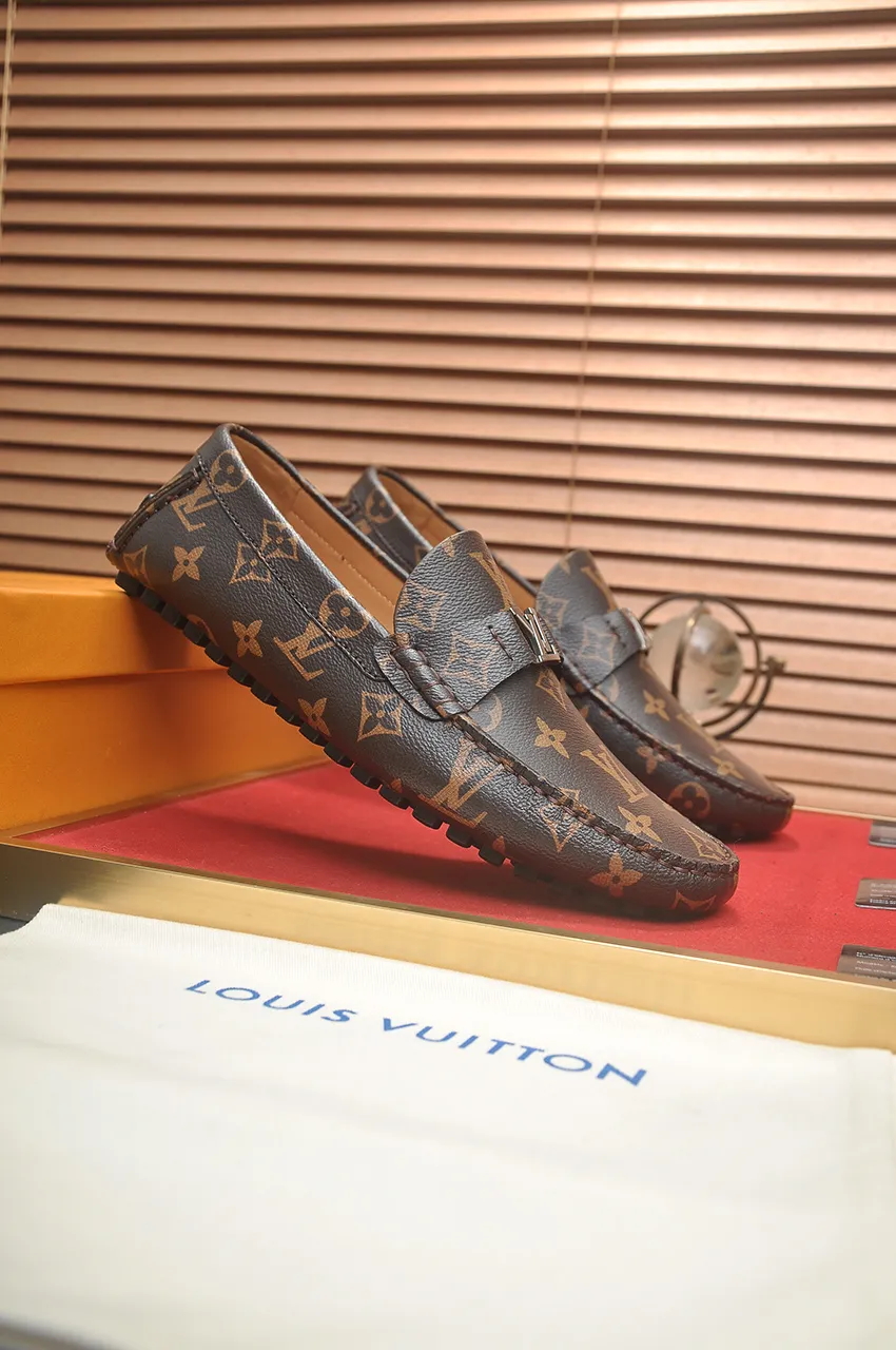 Men's men's shoes 💰420💶 [LV Doudou shoes] (water-dyed cowhide lining) new model is on the market, available on the official website. The new Doudou shoes are processed into single-color materials, and the uppers are made of imported horsehide leather. The body of the shoe is fully hemmed with mark thread, and is lined with imported original cowhide leather. The elegant shoe shape is super suitable for all-matching, and the size is 38-44.